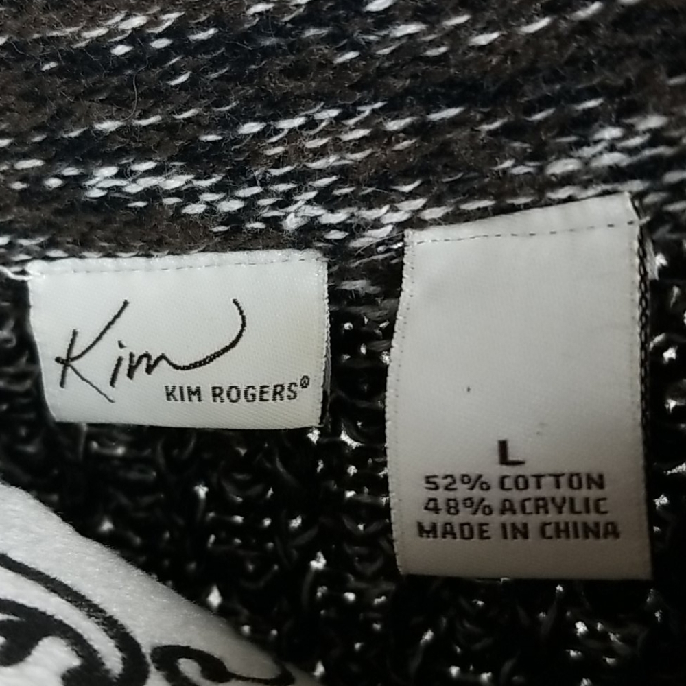 Women's Large Shortsleeved Cable Knit Cardigan - Picture 6 of 9